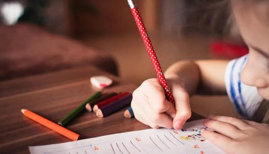 陕西考小学教师资格证需要年龄限制吗？